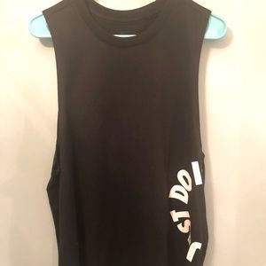 Nike Women’s Muscle Tank Size Large